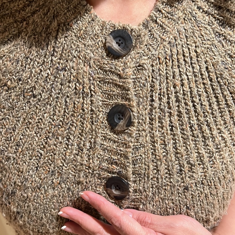 Sweater vest; cap sleeves; Excellent add-on for business or formal wear
